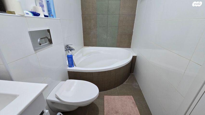 דו משפחתי, מקימי הגדר, עפרה, עפרה