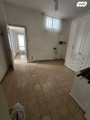 דירה, הרב הרצוג 5, לב העיר, בת ים