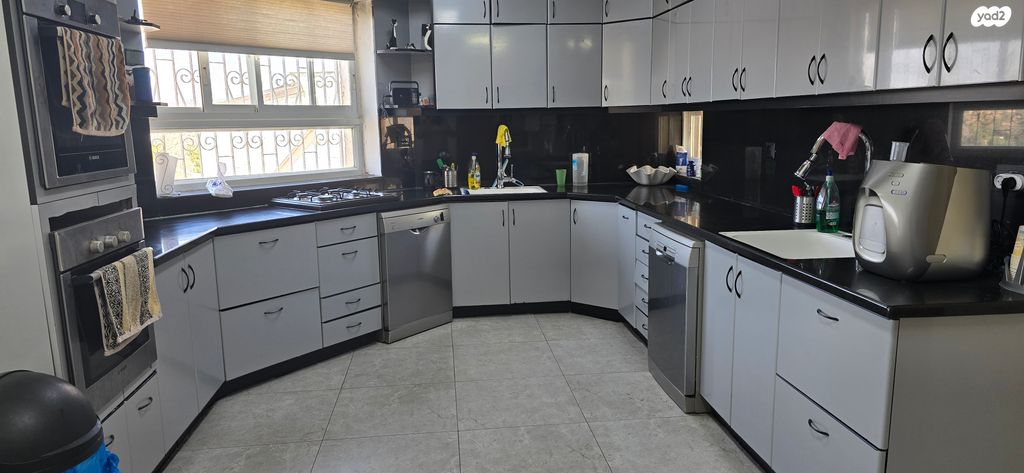 הרב יצחק חי טייב 