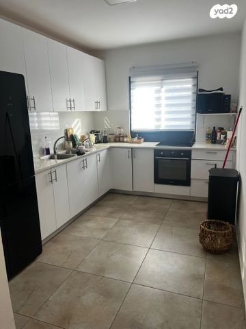 דירה, נתן אלתרמן, פסגות אפק, ראש העין