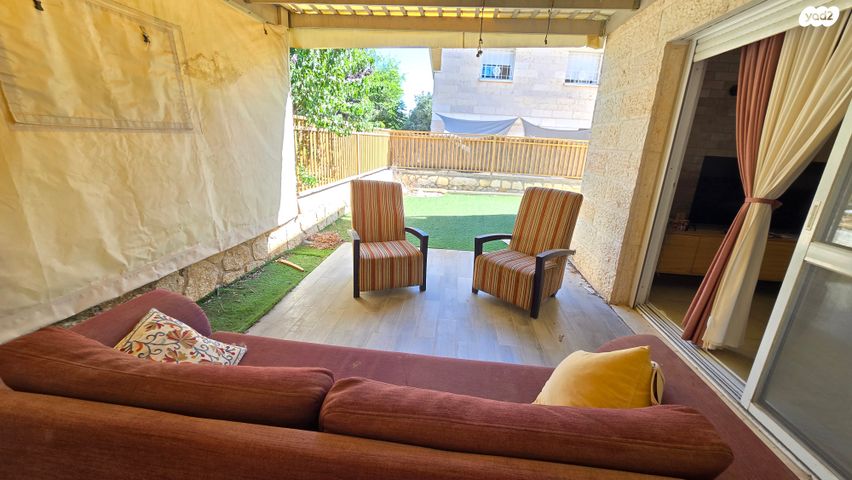 דו משפחתי, מקימי הגדר, עפרה, עפרה