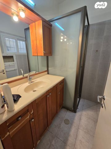 דירה, הרב הרצוג 5, לב העיר, בת ים