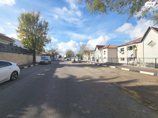 דירה, כרכום, יצחק רבין, מעלות תרשיחא