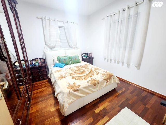 נווה ברבור, כפר שלם מערב