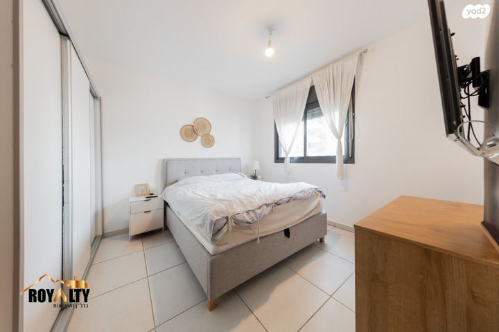 דירה, דליה רביקוביץ', פסגות אפק, ראש העין