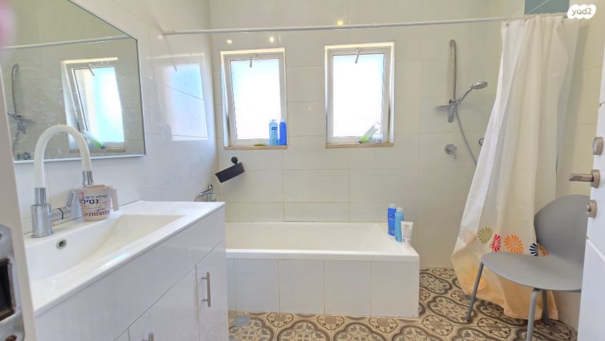 דו משפחתי, מקימי הגדר, עפרה, עפרה