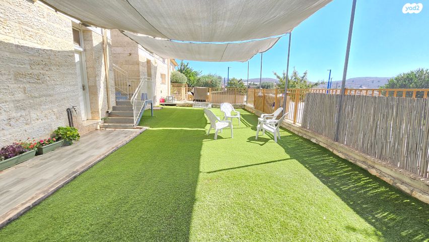 דו משפחתי, מקימי הגדר, עפרה, עפרה