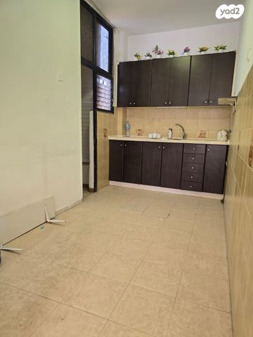 דירה, הרב הרצוג 5, לב העיר, בת ים