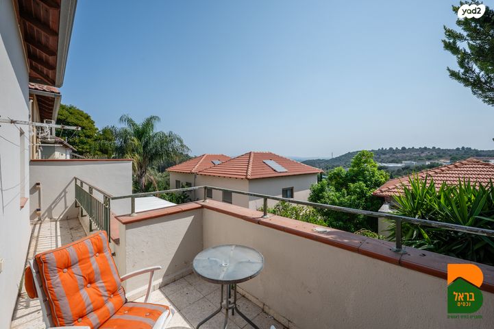 דו משפחתי, מול היקב, זכרון יעקב