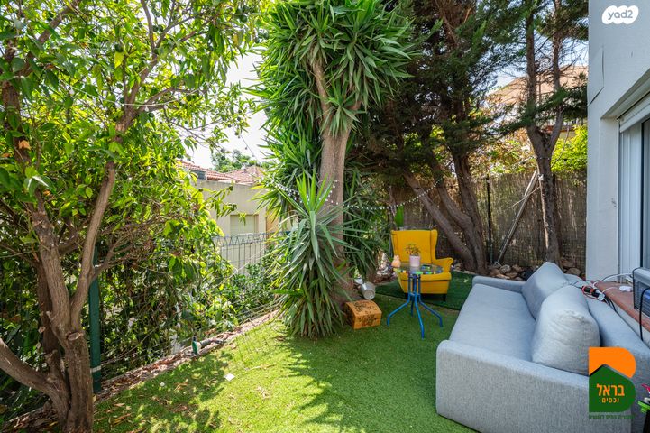 דו משפחתי, מול היקב, זכרון יעקב