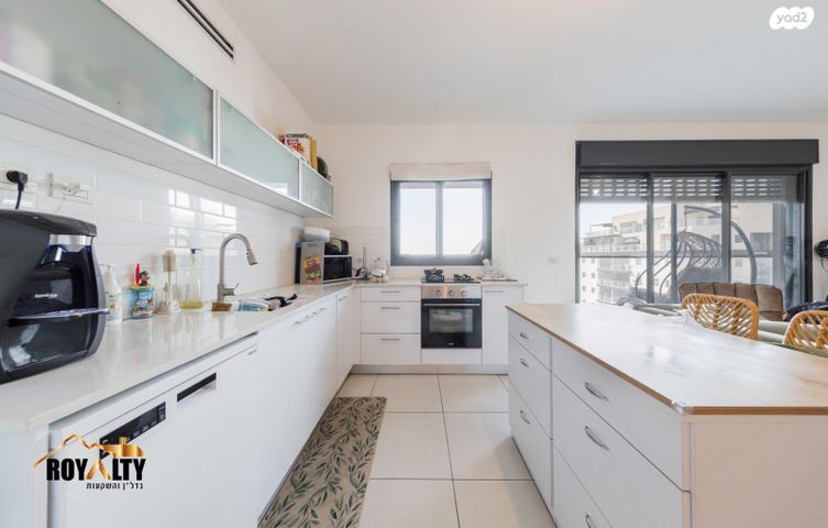 דירה, דליה רביקוביץ', פסגות אפק, ראש העין