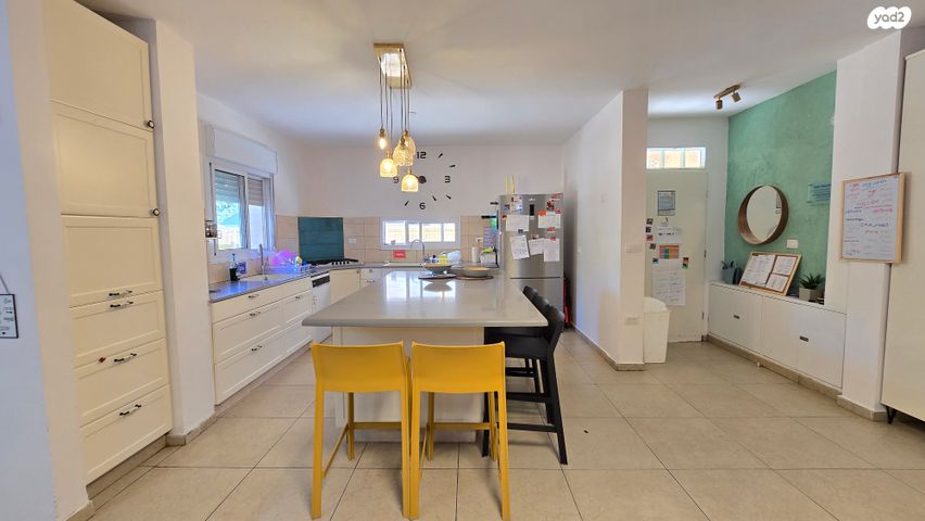 דו משפחתי, מקימי הגדר, עפרה, עפרה