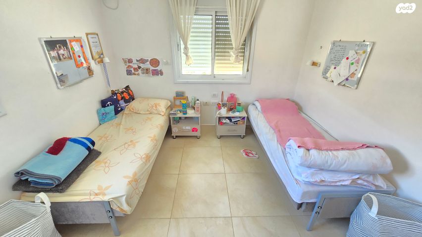 דו משפחתי, מקימי הגדר, עפרה, עפרה