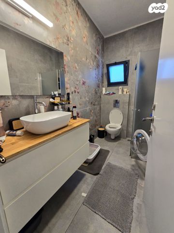 דירה, טשרניחובסקי 13, לב העיר, בת ים