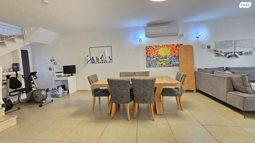 דו משפחתי, מקימי הגדר, עפרה, עפרה