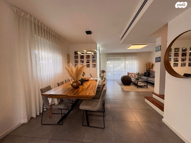 דו משפחתי, הערבה, אריאל