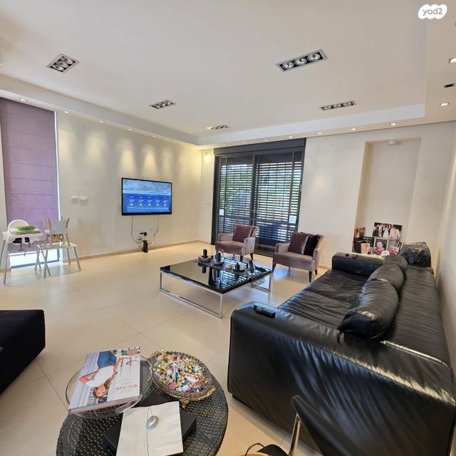 דו משפחתי, דן, גני מנחם, באר יעקב