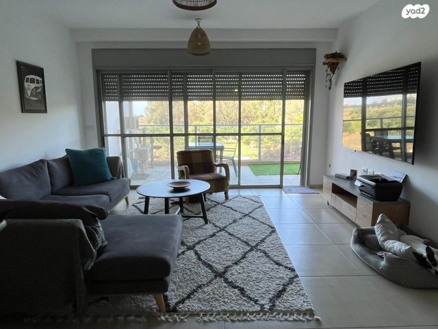 שדרות האגמים 7