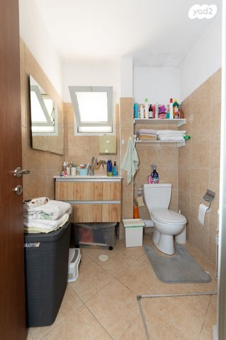 דירת גן, האירוס, נאות הדרים (חבצלת הצעירה), קרית עקרון