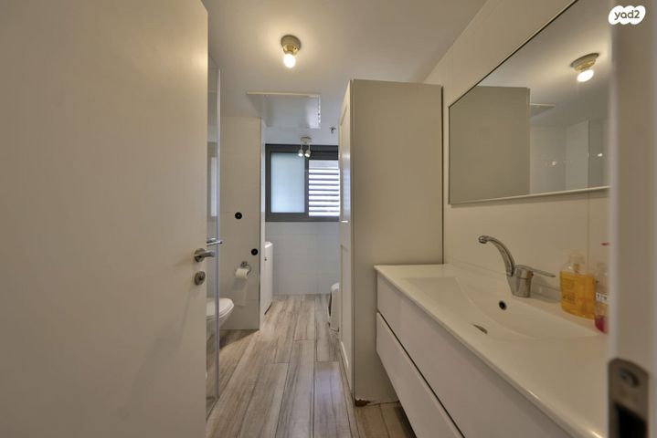 דירה, ש"י עגנון, משכנות האומנים, קרית מוצקין