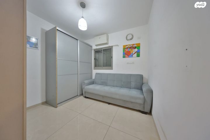 דירה, ש"י עגנון, משכנות האומנים, קרית מוצקין