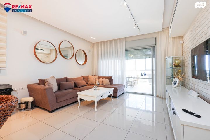 שושנה דמארי 8