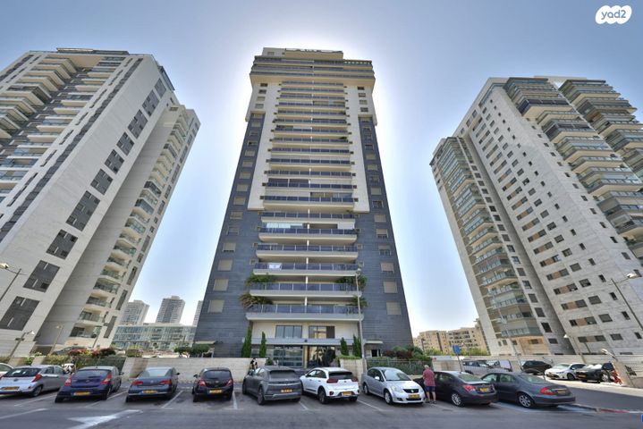 דירה, ש"י עגנון, משכנות האומנים, קרית מוצקין