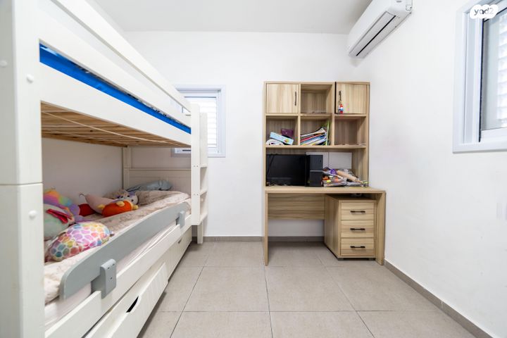 דירה, ברוך שפינוזה, אחדות, פתח תקווה