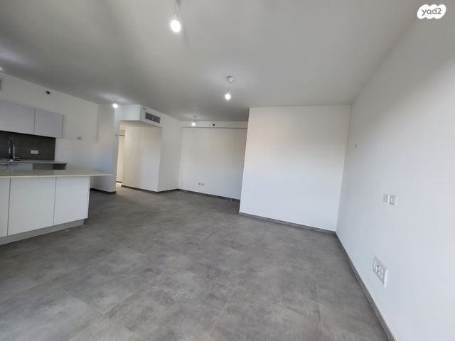 דירה, דרך זאב ז'בוטינסקי 10, לב המושבה / מרכז העיר, פתח תקווה