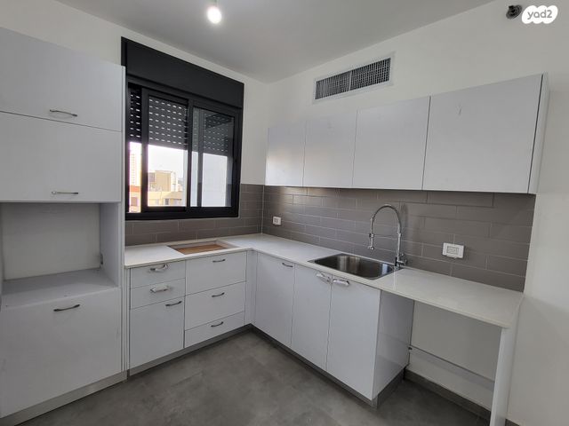 דירה, דרך זאב ז'בוטינסקי 10, לב המושבה / מרכז העיר, פתח תקווה