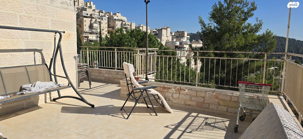 דירה, האדמו"ר מרוז'ין, הר נוף, ירושלים