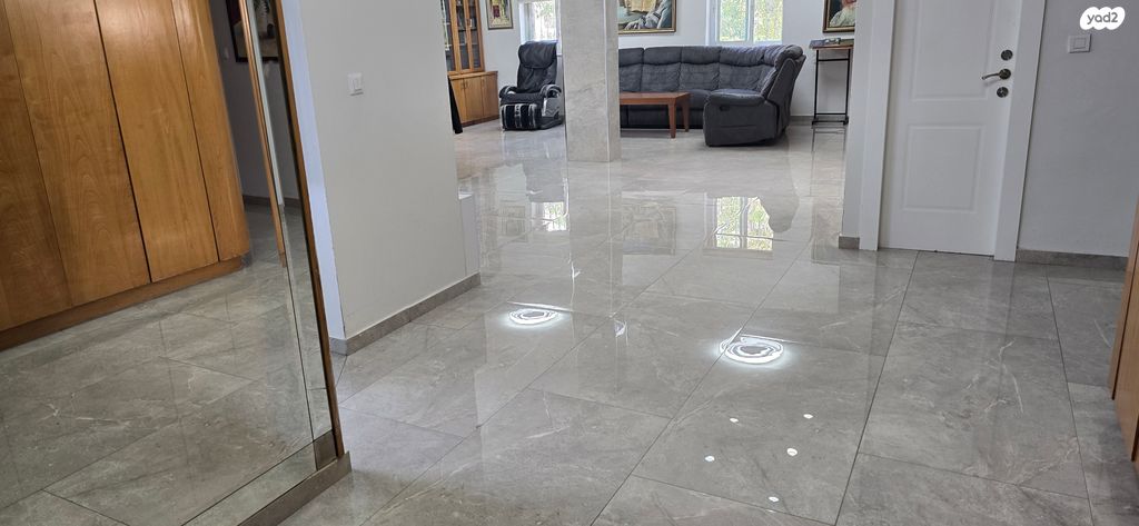 האדמו"ר מרוז'ין 