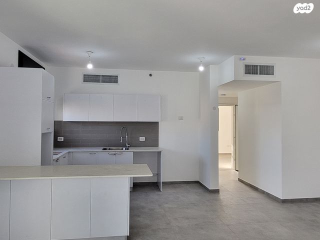 דירה, דרך זאב ז'בוטינסקי 10, לב המושבה / מרכז העיר, פתח תקווה