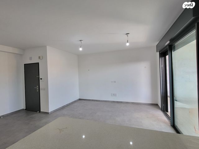 דירה, דרך זאב ז'בוטינסקי 10, לב המושבה / מרכז העיר, פתח תקווה