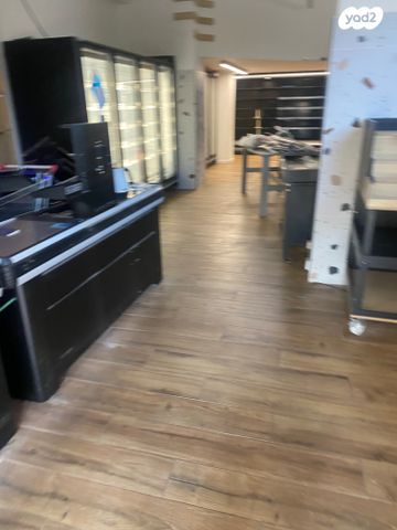 חנויות/ שטח מסחרי, דרך רמתיים 93, שאר העיר, הוד השרון