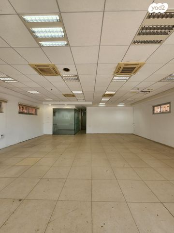 חנויות/ שטח מסחרי