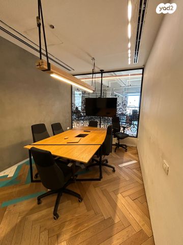 משרדים, דרך קיבוץ גלויות, פארק החורשות, תל אביב יפו