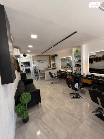 חנויות/ שטח מסחרי