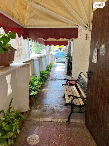 חנויות/ שטח מסחרי, ג' / מרכז מזרח העיר, רחובות