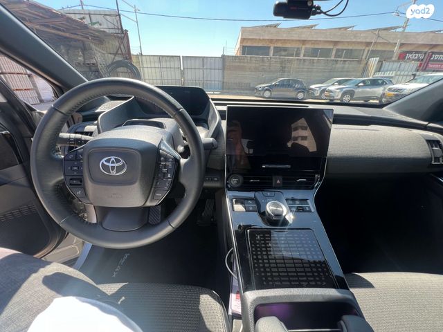 מודעת רכב טויוטה bZ4X 1