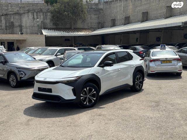 מודעת רכב טויוטה bZ4X