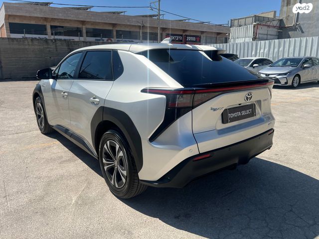 טויוטה bZ4X