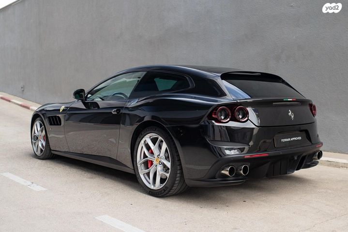 פרארי GTC4Lusso