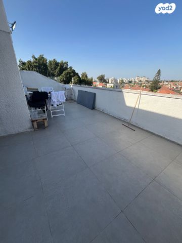 דופלקס, אהוד דולינסקי 11, אושיות, רחובות