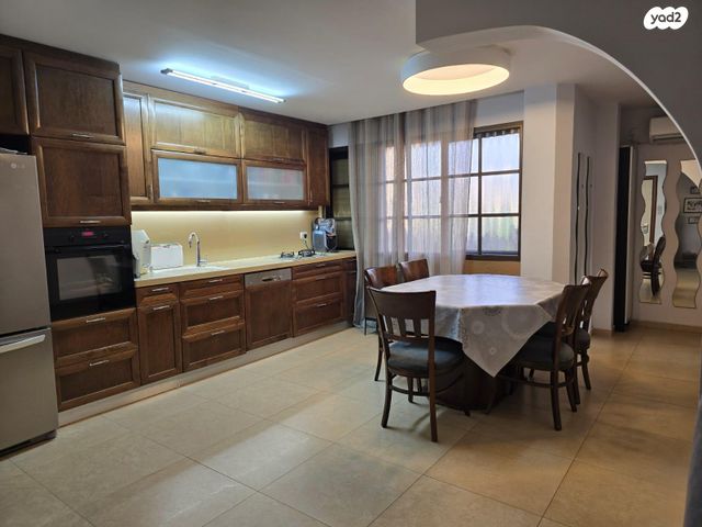 דירה, חיים משה שפירא 23, מנחם בגין, עכו