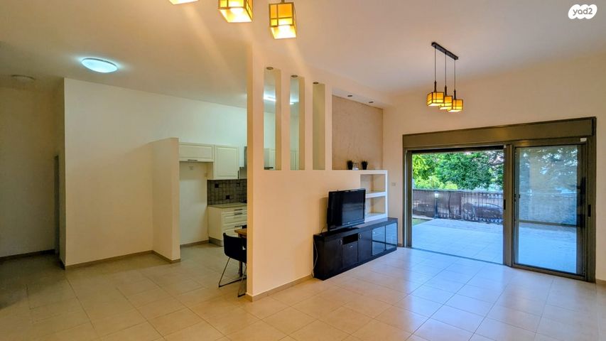 דירת גן, חלומות זכרון, זכרון יעקב