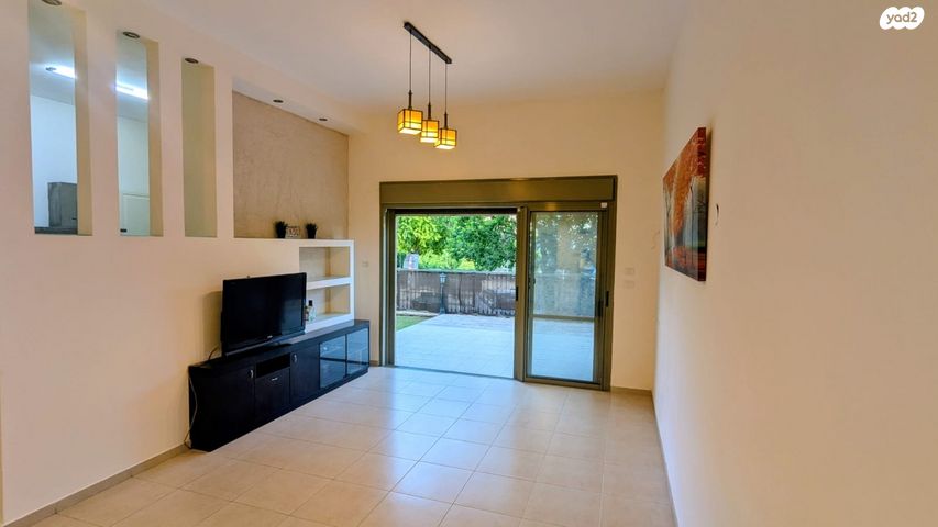 דירת גן, חלומות זכרון, זכרון יעקב