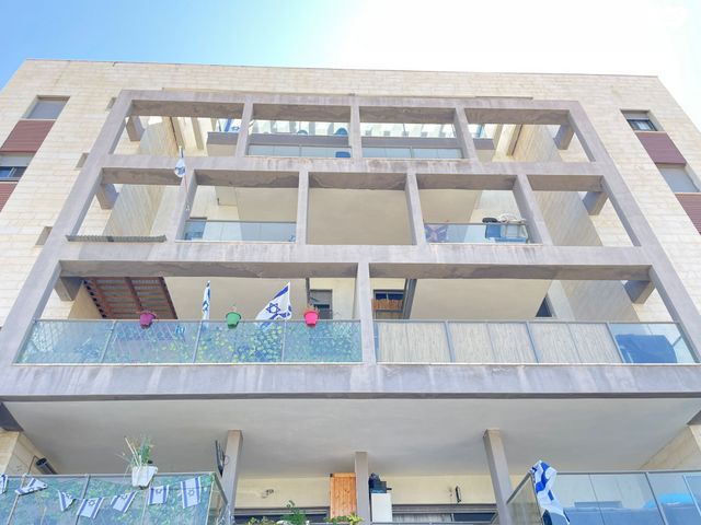 דירה, ברקת, אבני חן, חריש