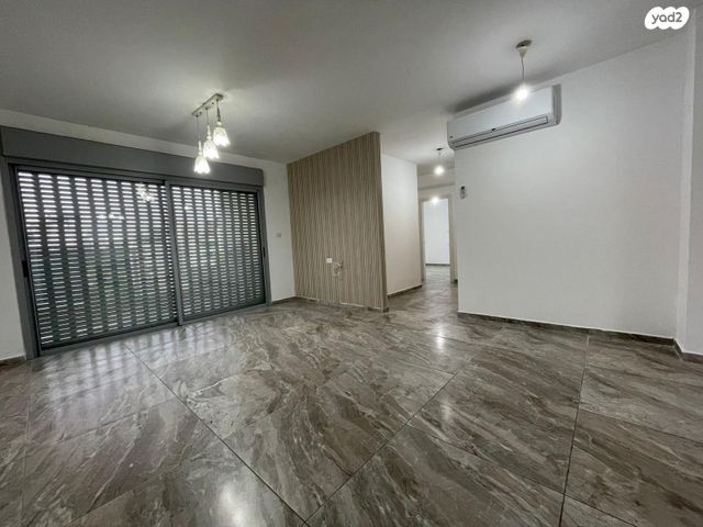 שקמים ואגמים