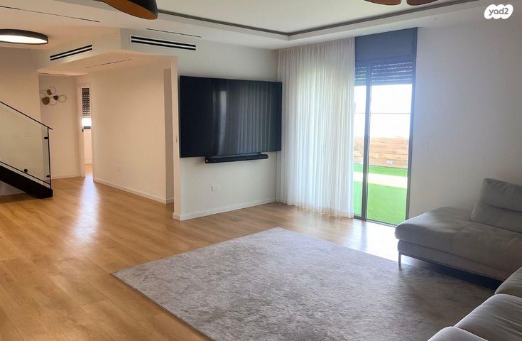 דופלקס, הזמר העברי, כפר סבא